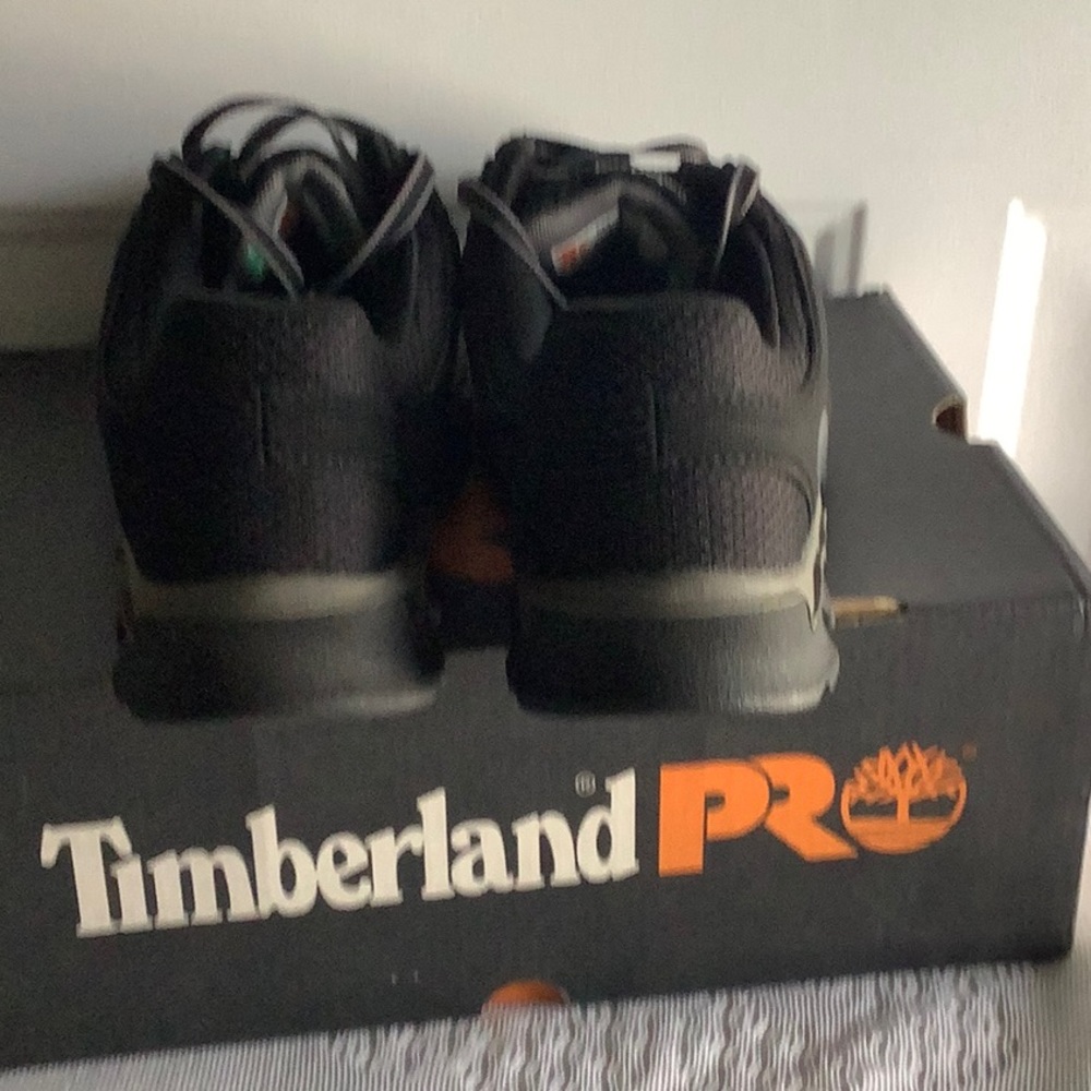 Timberland woman’s steel Toes shoes. - Picture 3 of 5